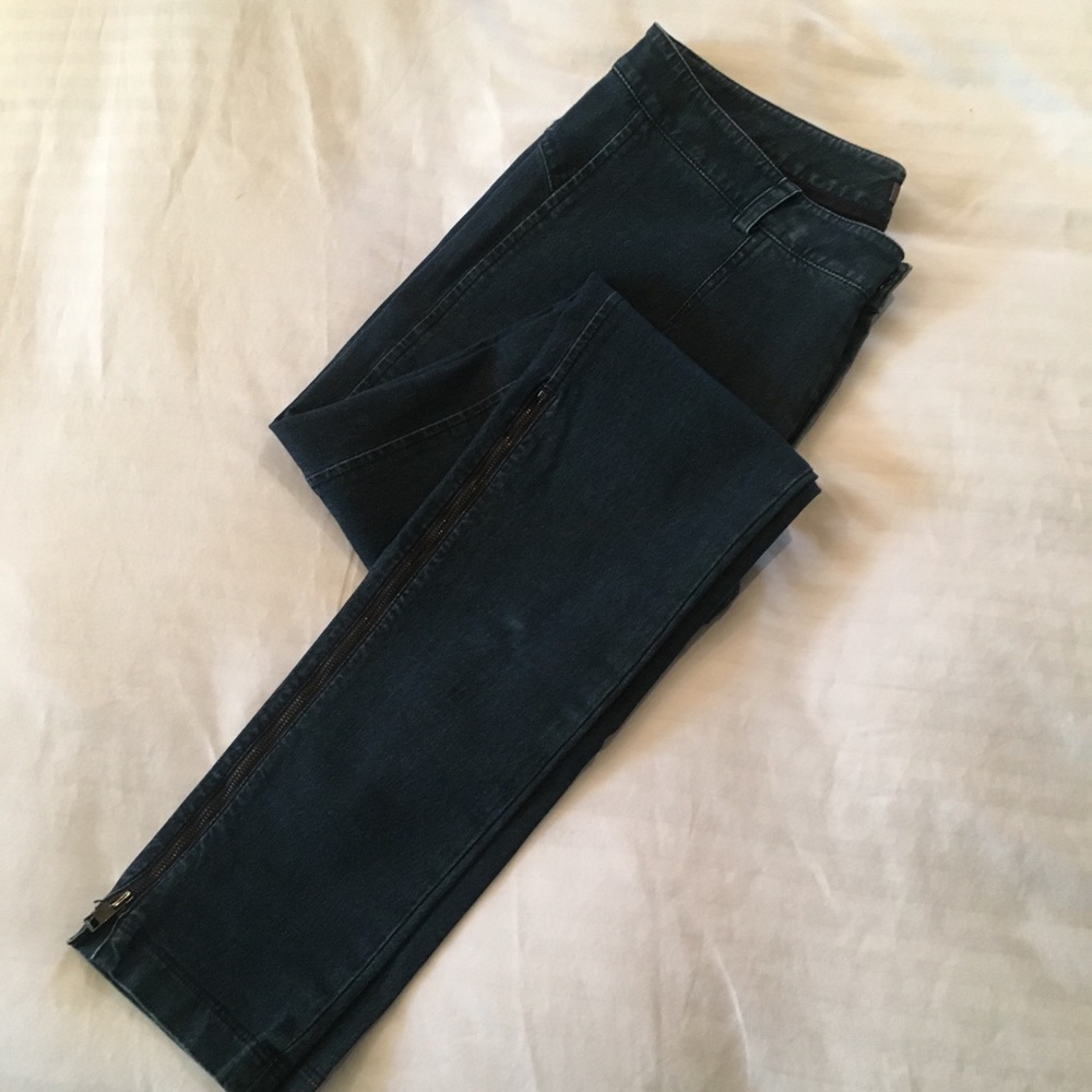 Vince Dark Blue Jeans With front clasp closure Sz4